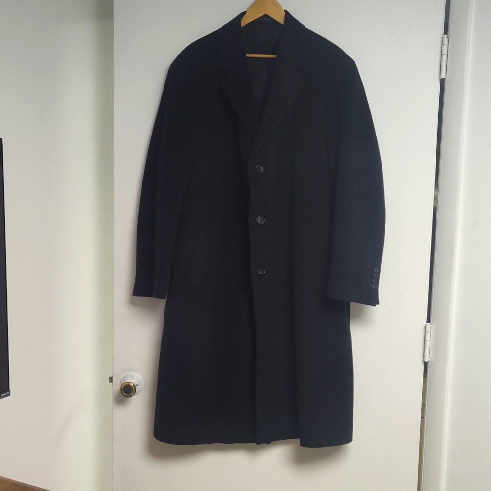 Men's signature wool blend overcoat. London Fog. Size 44R, Dark charcoal 42 inch